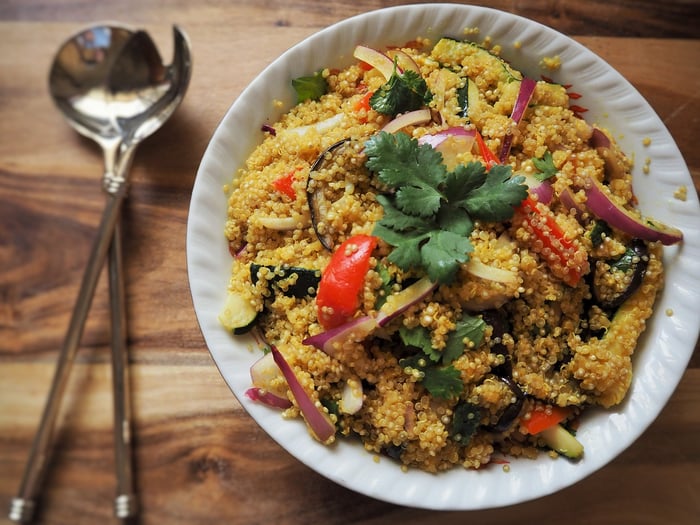 cómo se prepara la quinoa plato vegetales