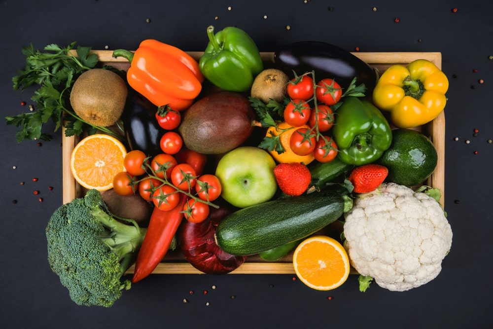 Canasto con varias verduras